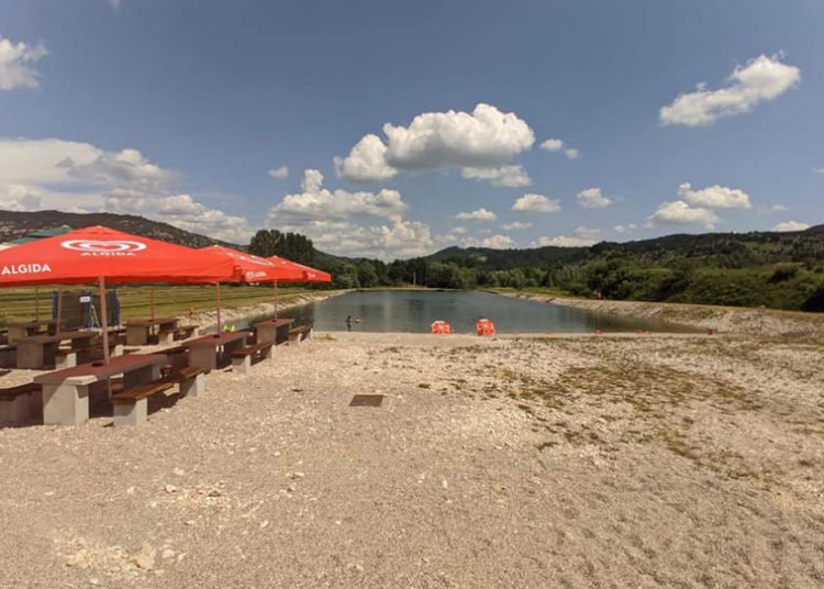 FOTO/Otvoren bazen u Tribistovu