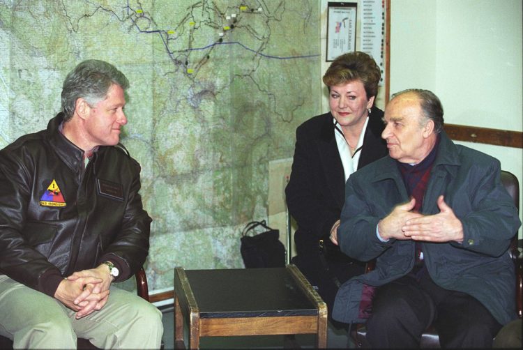 Clintonovi dokumenti: Armija je pobjegla umjesto da se borila protiv Srba