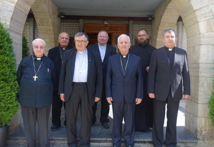 Biskupi upozoravaju: Hrvati odlaze iz BiH, sve je manje vjernika