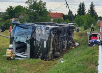 Kod Karlovca se prevrnuo autobus s državljanima BiH, najmanje 6 ozlijeđenih
