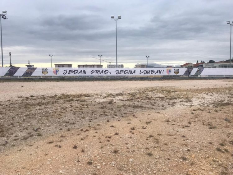 Posušje: Na Mokrom Docu osvanuo natpis “Jedan grad, jedna ljubav!”