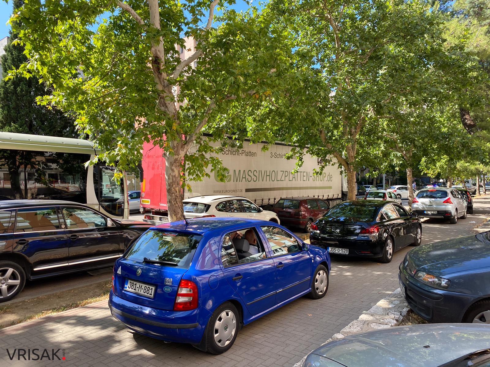 Mostar: Lakša prometna nesreća na Aveniji stvorila prometni kolaps