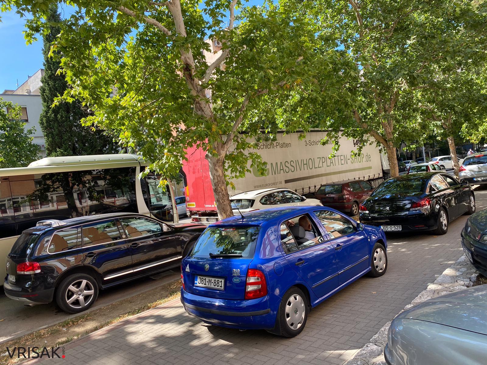 Mostar: Lakša prometna nesreća na Aveniji stvorila prometni kolaps