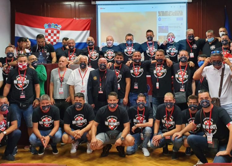 Osnovano Hrvatsko navijačko veleposlanstvo (CFE) i Klub navijača  hrvatske reprezentacije „Mi Hrvati“