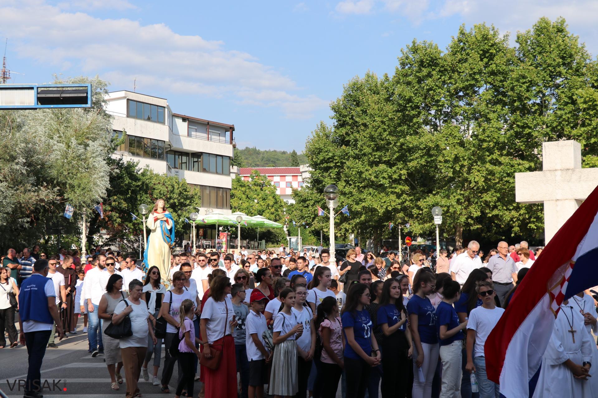 FOTO/Procesija ulicama Širokog Brijega uoči blagdana Velike Gospe