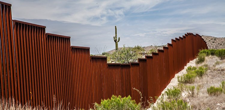 SAD: Vrhovni sud odbio zaustaviti Trumpovu izgradnju zida na granici