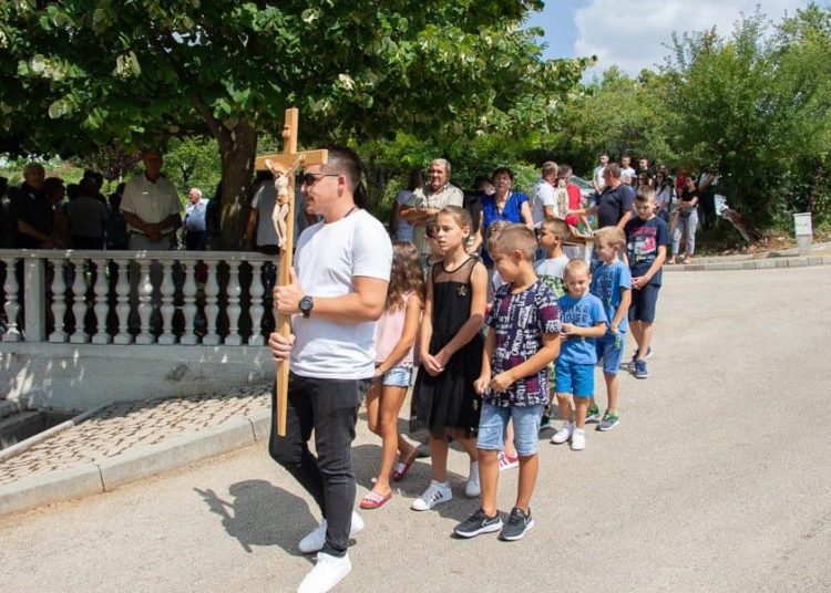 Služena sveta misa na Orovniku