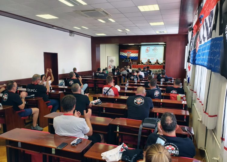 Osnovano Hrvatsko navijačko veleposlanstvo (CFE) i Klub navijača  hrvatske reprezentacije „Mi Hrvati“