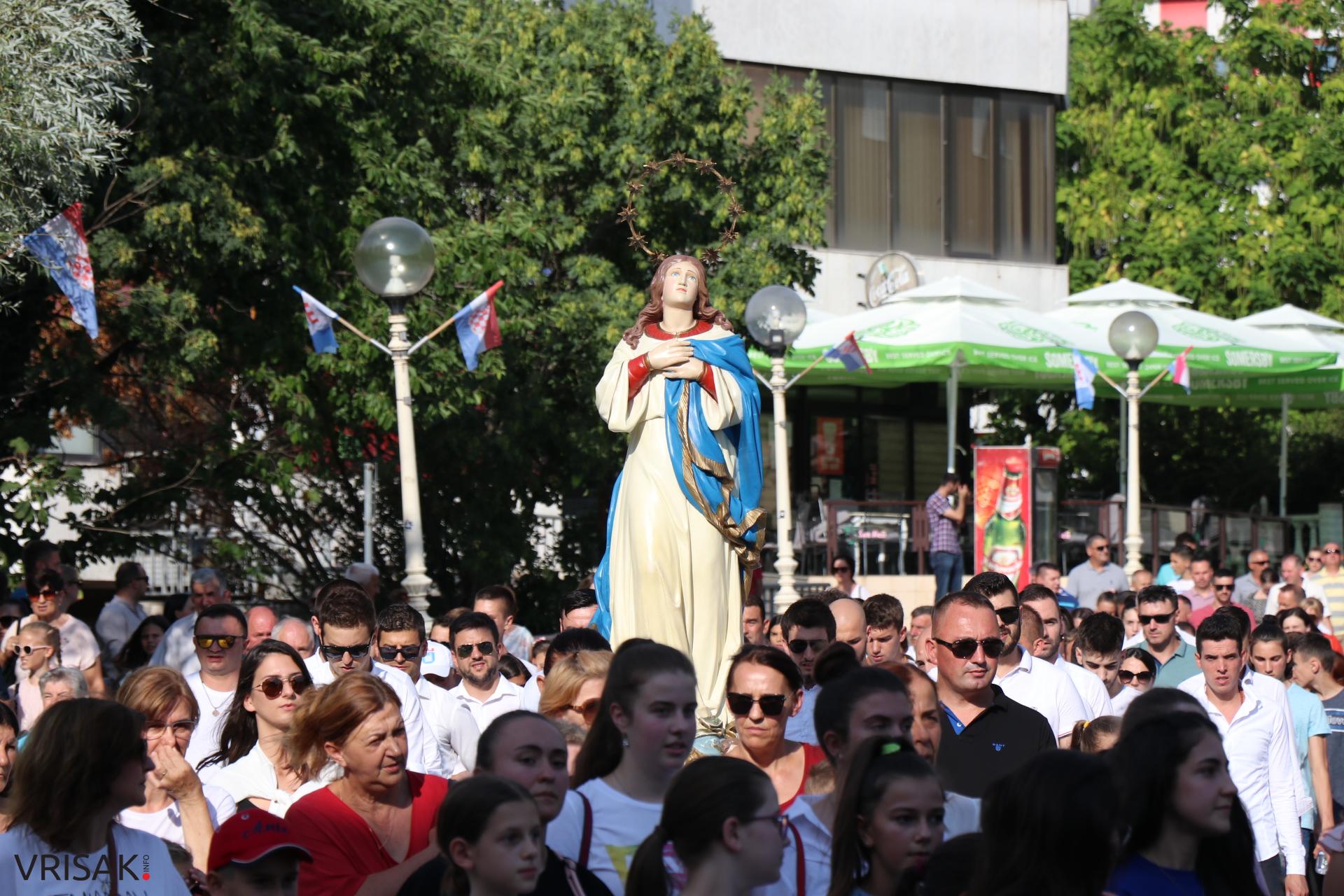 FOTO/Procesija ulicama Širokog Brijega uoči blagdana Velike Gospe