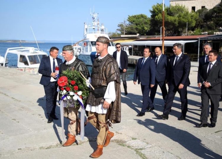 Foto: Plenković na Golom otoku odao počast žrtvama totalitarnih i autoritarnih režima