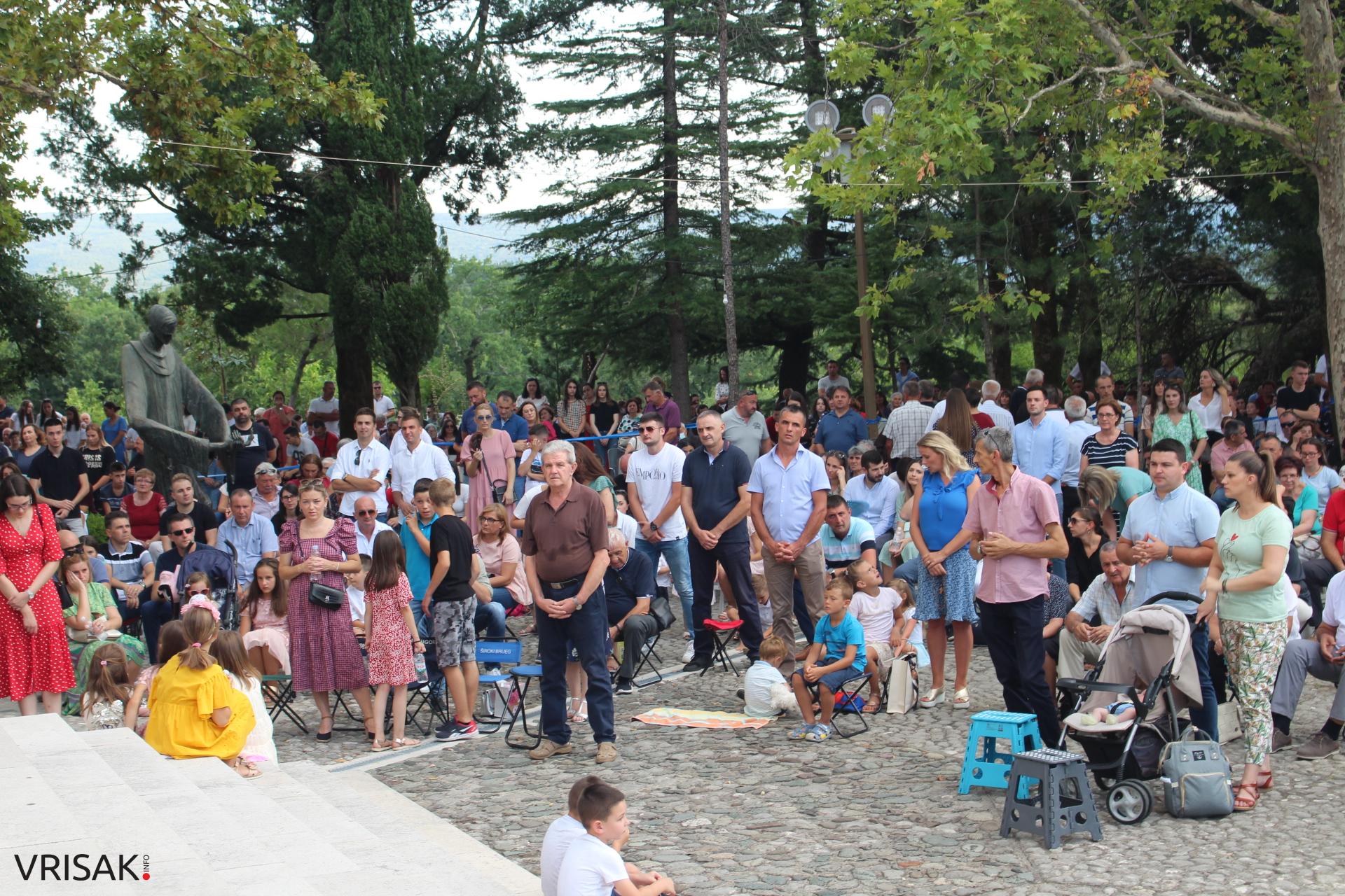 Široki Brijeg: Mnoštvo vjernika na uočnici Velikoj Gospi