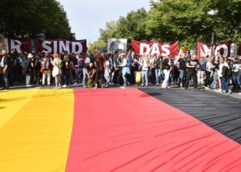 Policija u Berlinu prekinula prosvjed protivnika mjera protiv covida-19