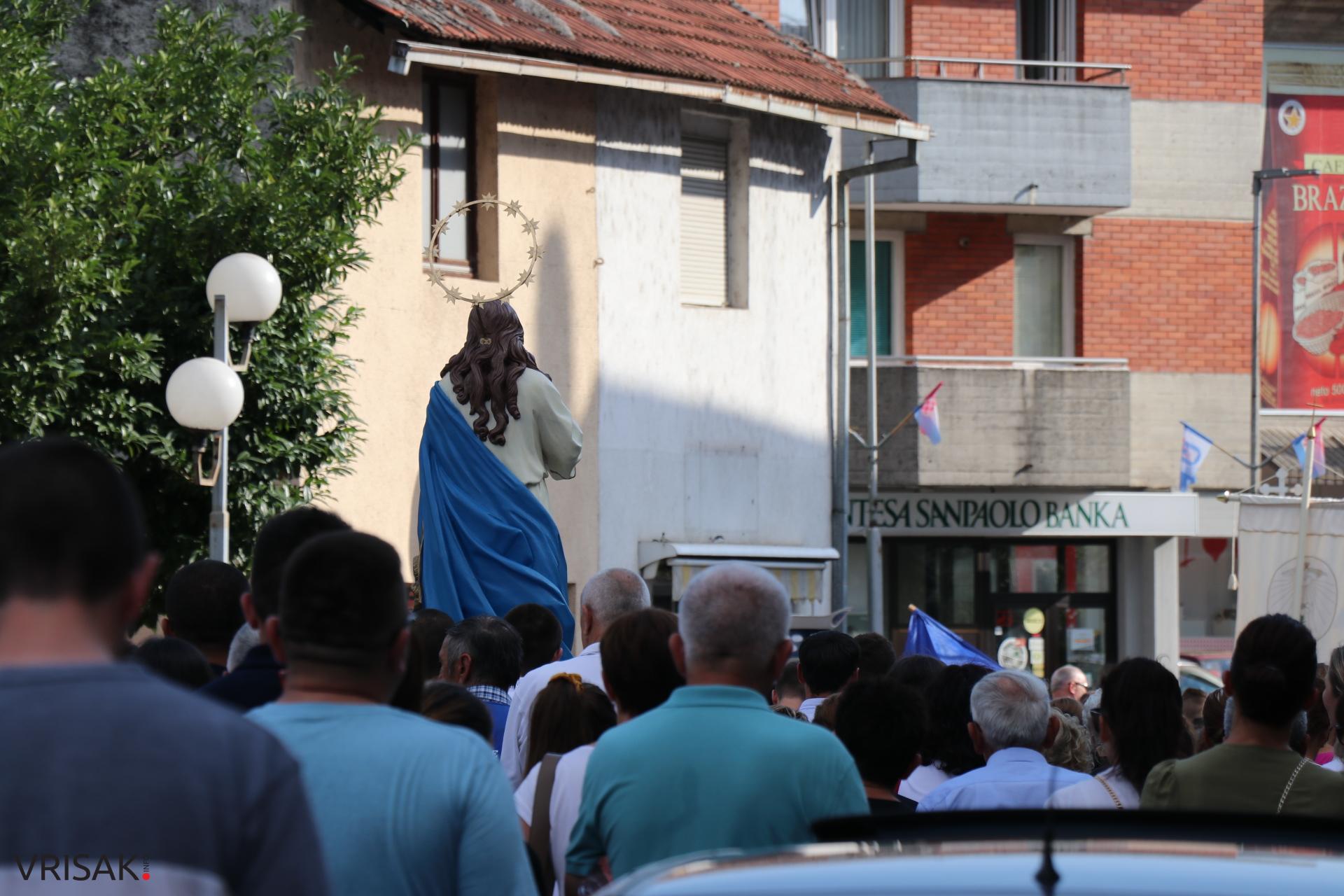 FOTO/Procesija ulicama Širokog Brijega uoči blagdana Velike Gospe