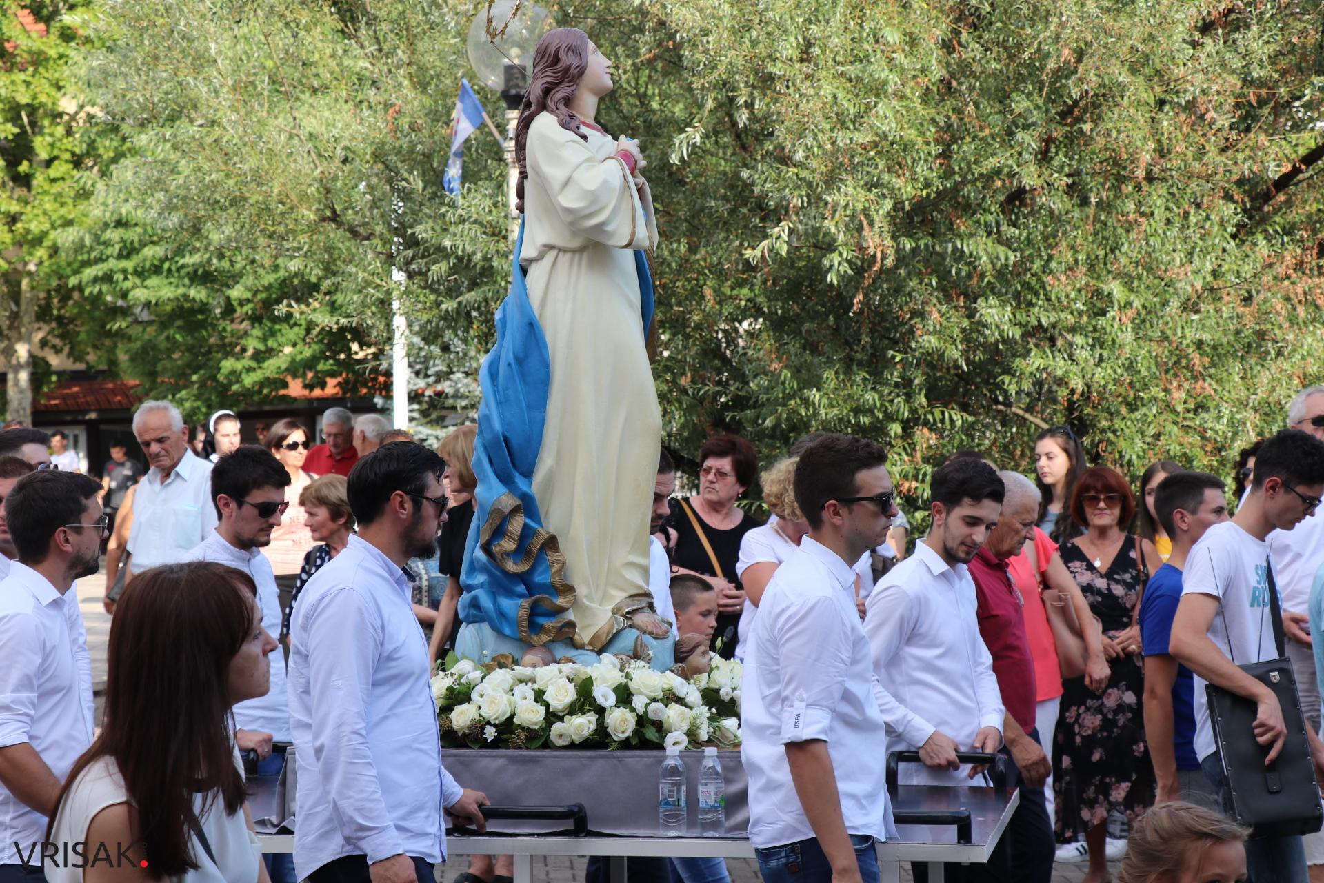 FOTO/Procesija ulicama Širokog Brijega uoči blagdana Velike Gospe