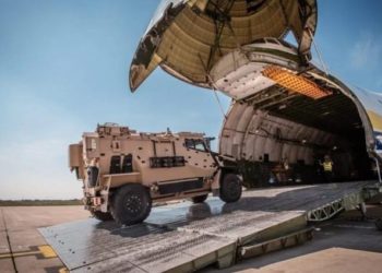 Sarajevo: Ogromni Antonov dovezao britanske oklopnjake za vojnu vježbu u BiH