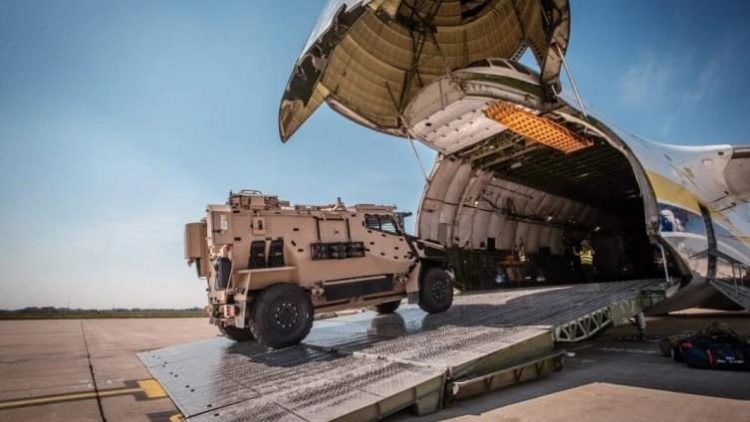 Sarajevo: Ogromni Antonov dovezao britanske oklopnjake za vojnu vježbu u BiH