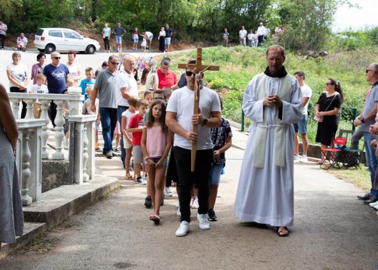 Služena sveta misa na Orovniku