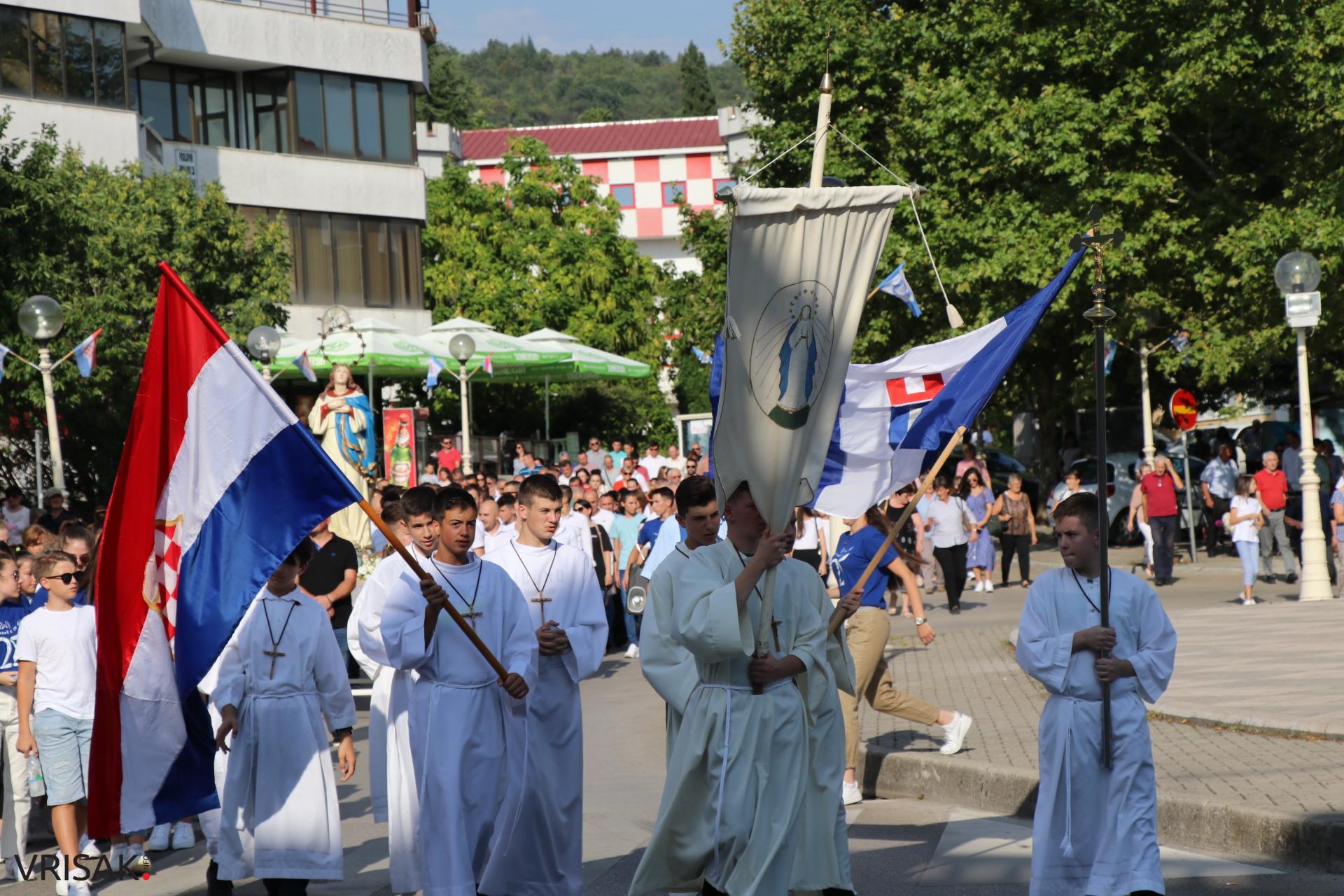 FOTO/Procesija ulicama Širokog Brijega uoči blagdana Velike Gospe