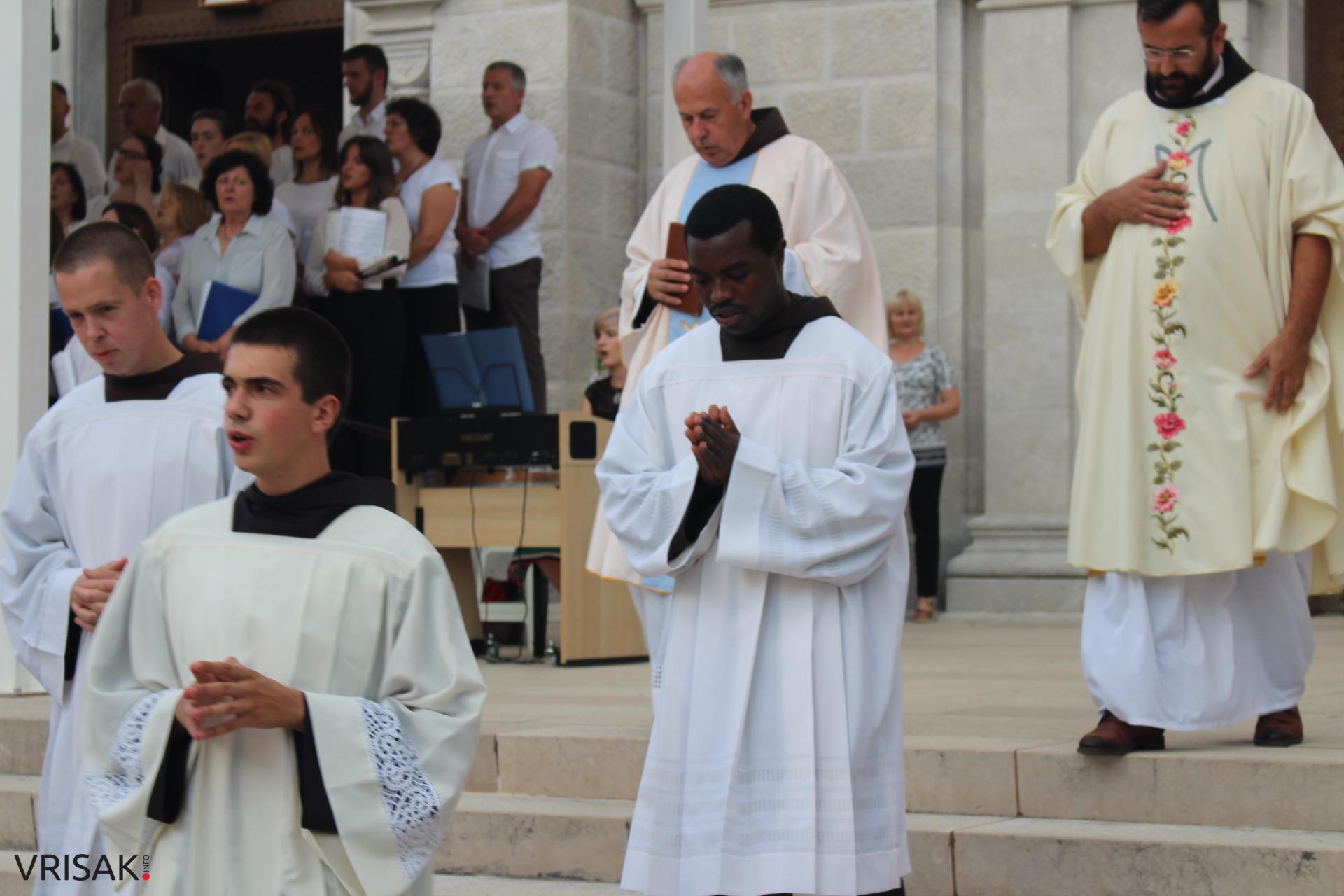 Široki Brijeg: Mnoštvo vjernika na uočnici Velikoj Gospi