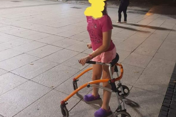 Djevojčici s cerebralnom paralizom ukrali guralicu: Majka ne može vjerovati da netko to može napraviti