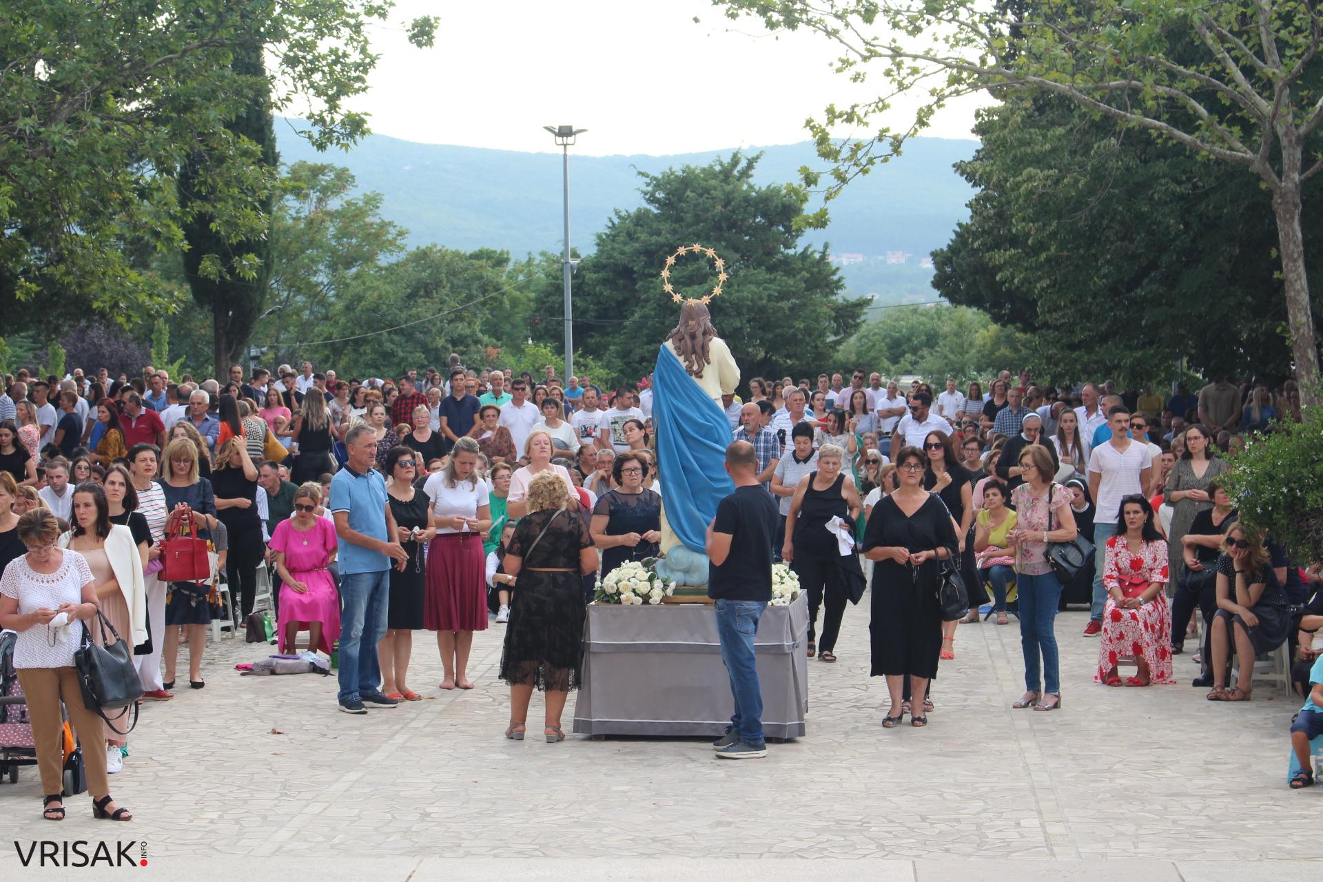 Široki Brijeg: Mnoštvo vjernika na uočnici Velikoj Gospi