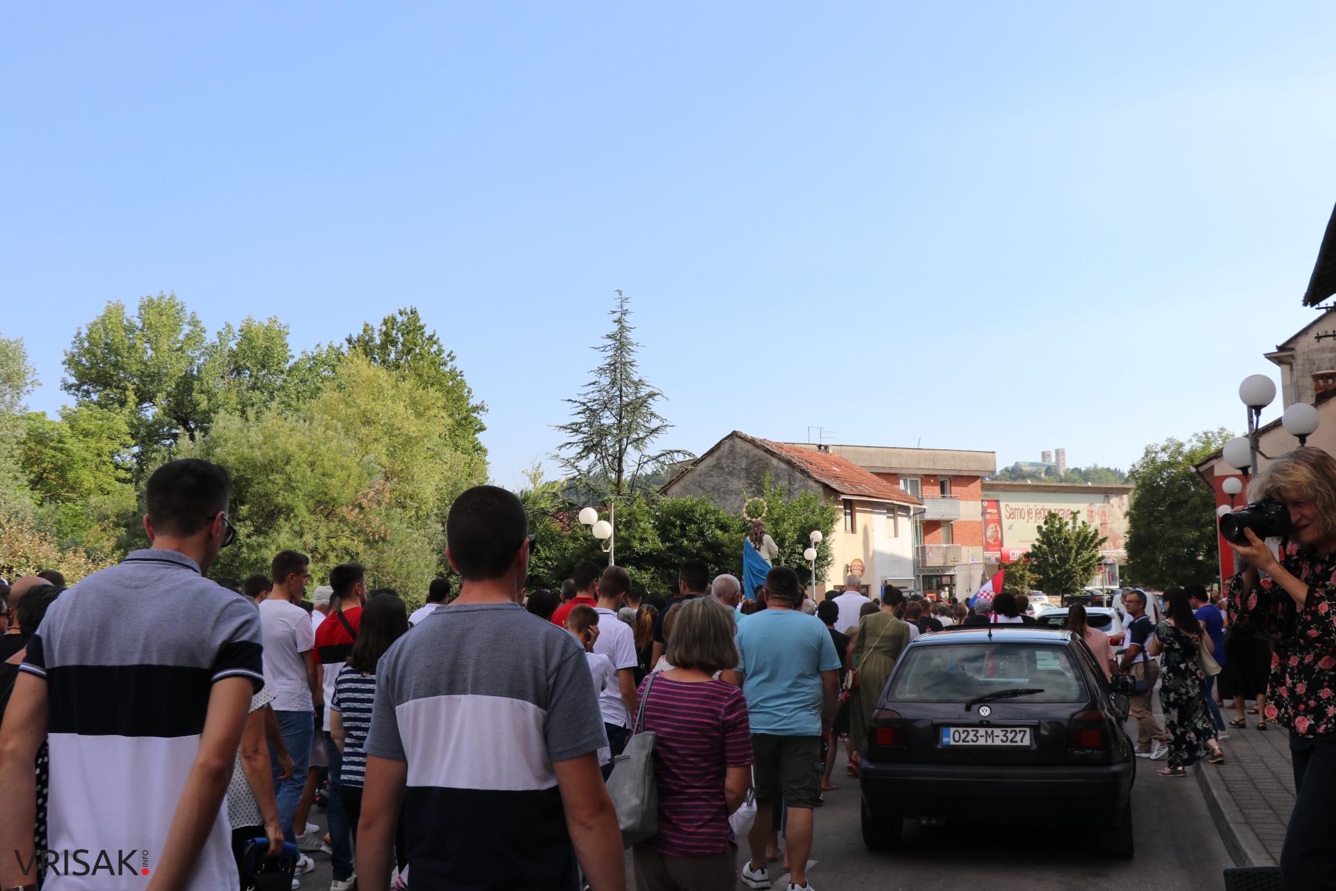 FOTO/Procesija ulicama Širokog Brijega uoči blagdana Velike Gospe