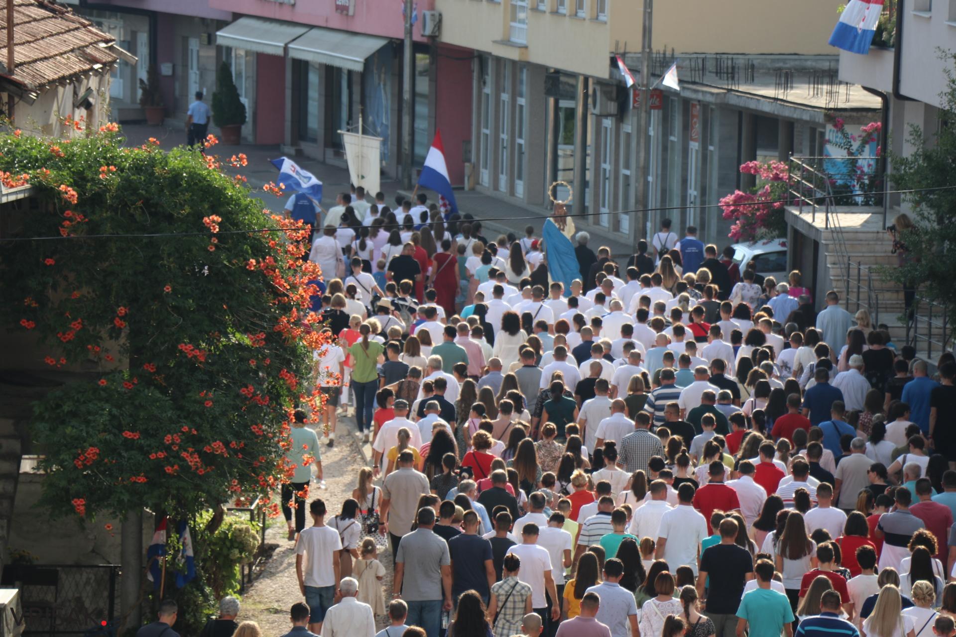 FOTO/Procesija ulicama Širokog Brijega uoči blagdana Velike Gospe