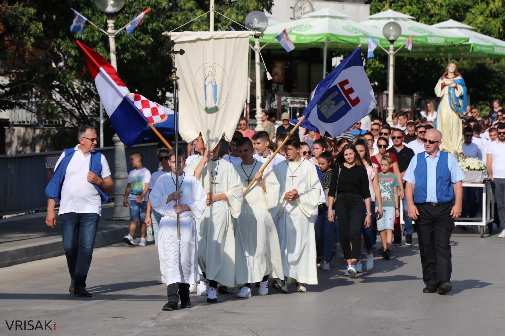 FOTO/Procesija ulicama Širokog Brijega uoči blagdana Velike Gospe