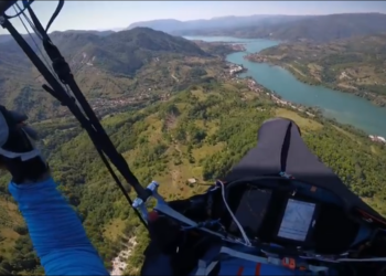 Pogledajte prelet paragliderom sa Bjelašnice do Goranaca