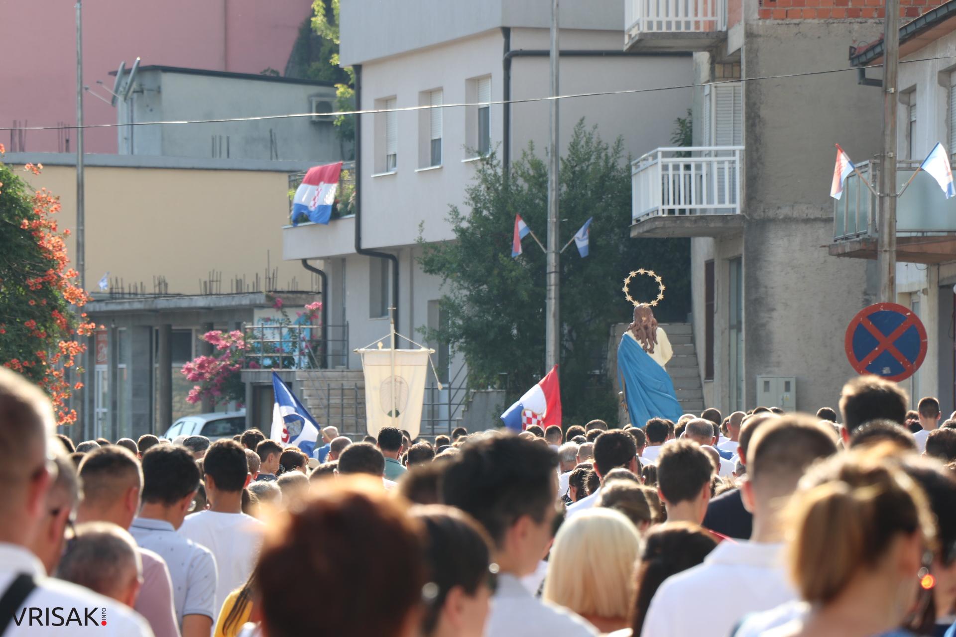 FOTO/Procesija ulicama Širokog Brijega uoči blagdana Velike Gospe
