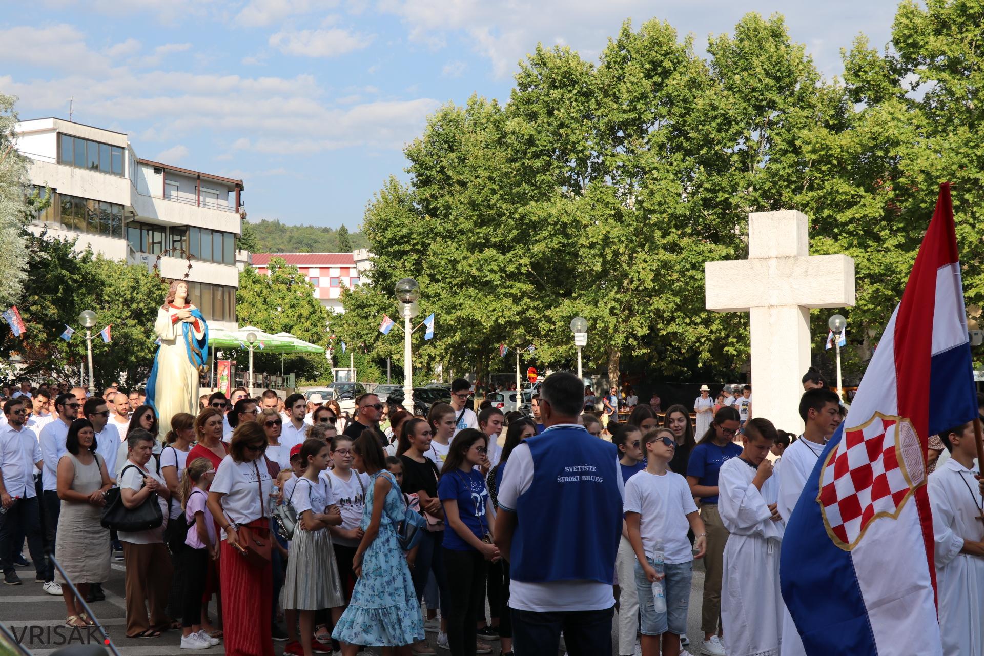 FOTO/Procesija ulicama Širokog Brijega uoči blagdana Velike Gospe