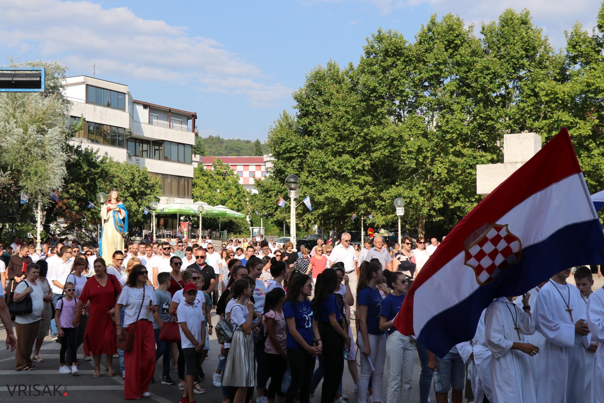 FOTO/Procesija ulicama Širokog Brijega uoči blagdana Velike Gospe