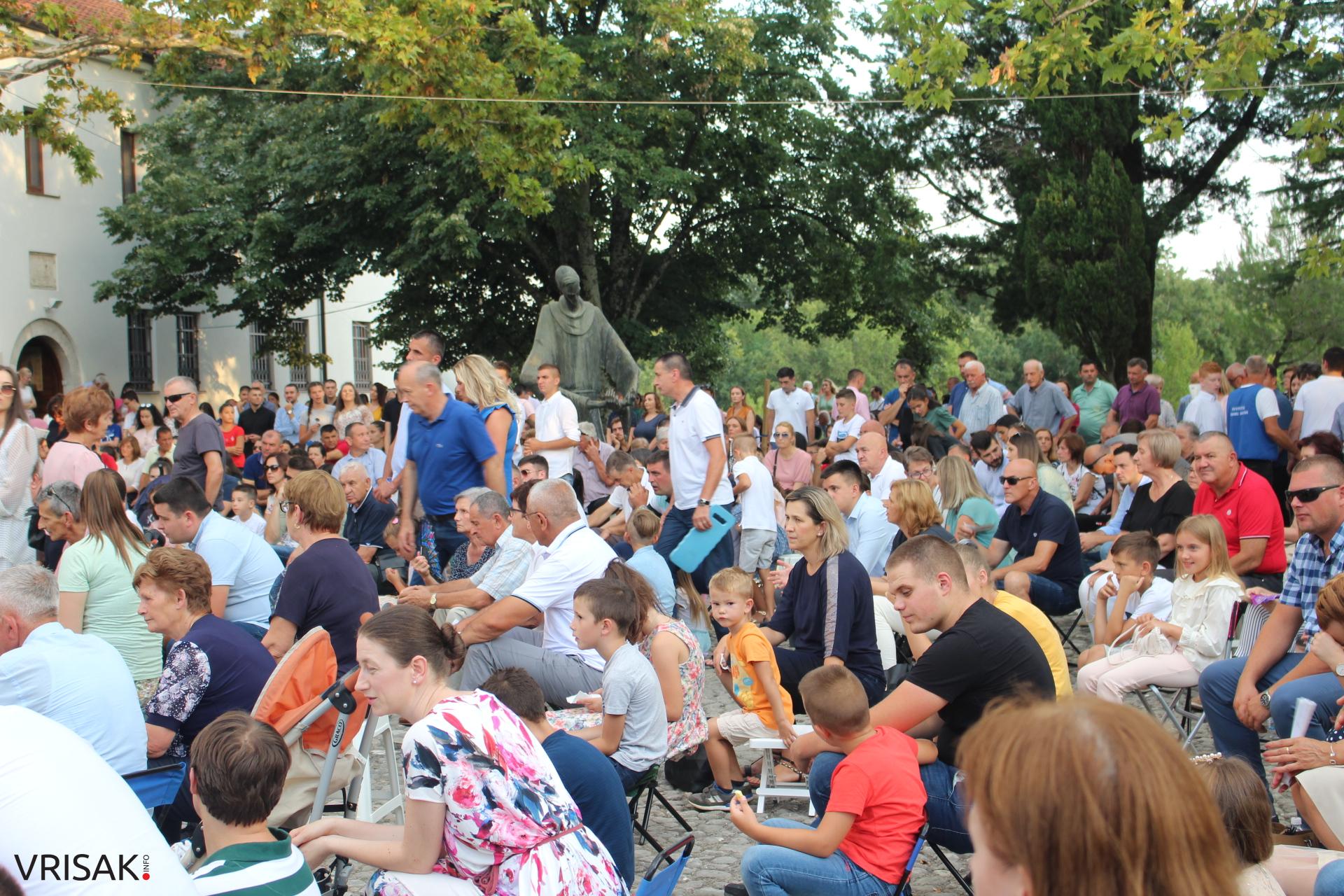 Široki Brijeg: Mnoštvo vjernika na uočnici Velikoj Gospi