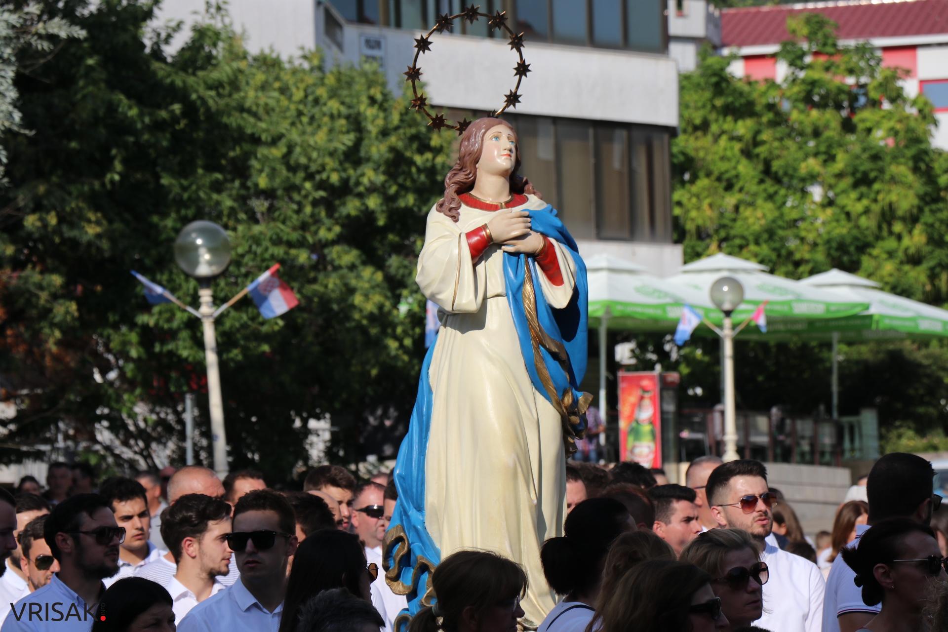 FOTO/Procesija ulicama Širokog Brijega uoči blagdana Velike Gospe
