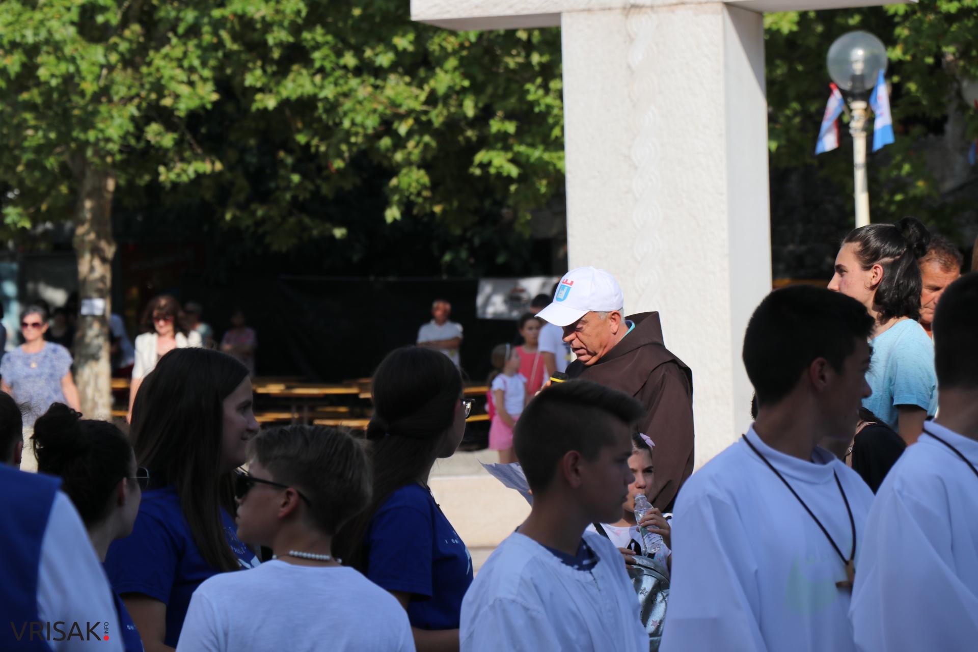 FOTO/Procesija ulicama Širokog Brijega uoči blagdana Velike Gospe