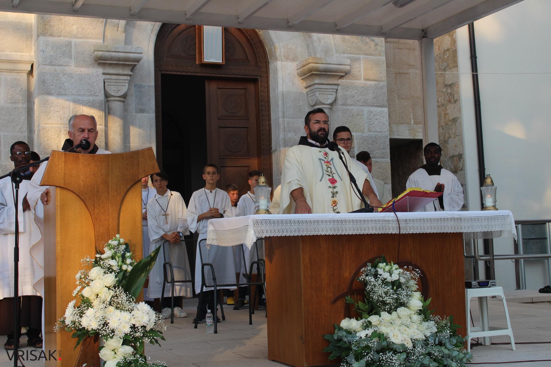 Široki Brijeg: Mnoštvo vjernika na uočnici Velikoj Gospi