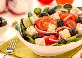 Grčka salata – savršen obrok za ljetne vrućine