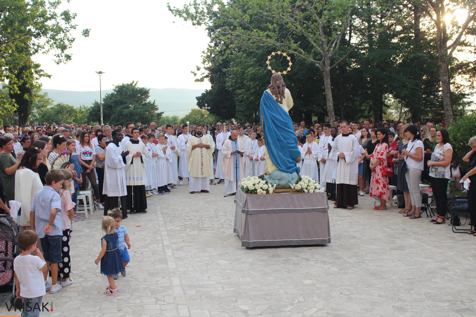Široki Brijeg: Mnoštvo vjernika na uočnici Velikoj Gospi