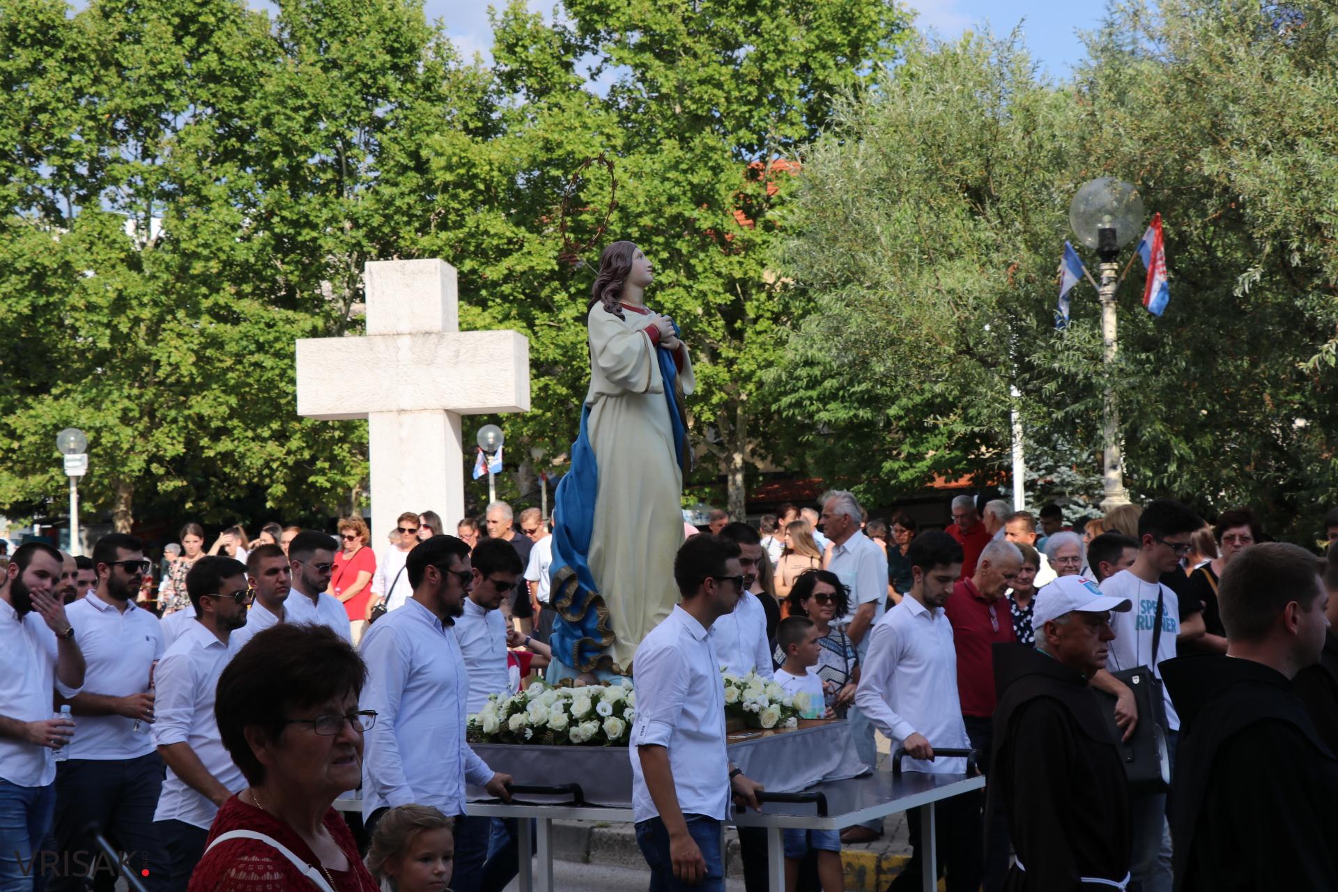 FOTO/Procesija ulicama Širokog Brijega uoči blagdana Velike Gospe
