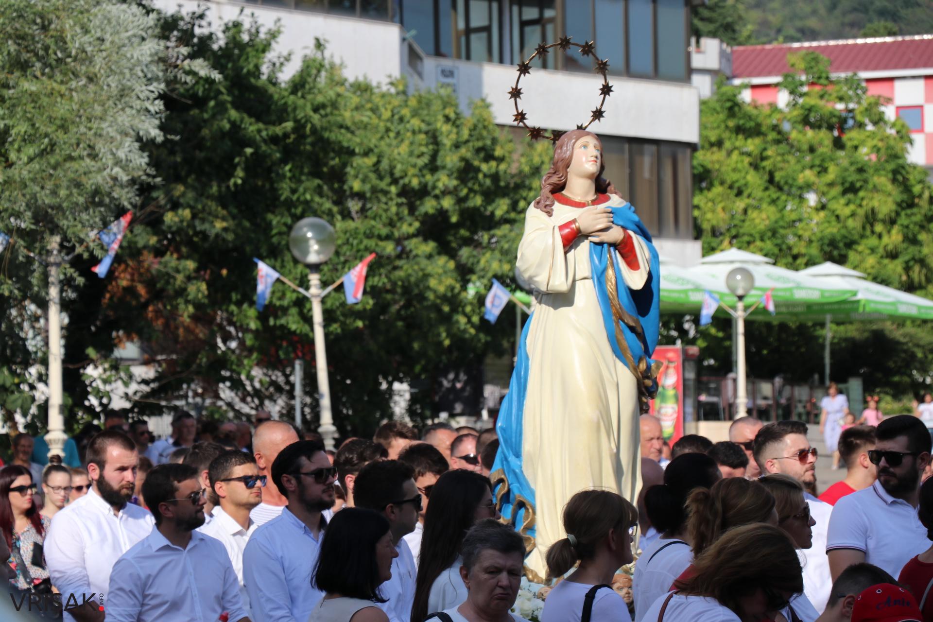 FOTO/Procesija ulicama Širokog Brijega uoči blagdana Velike Gospe