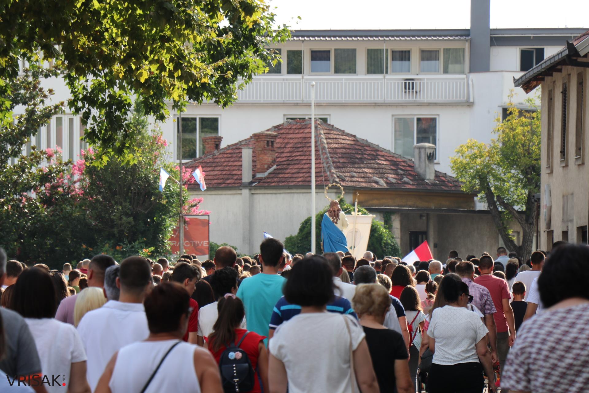 FOTO/Procesija ulicama Širokog Brijega uoči blagdana Velike Gospe