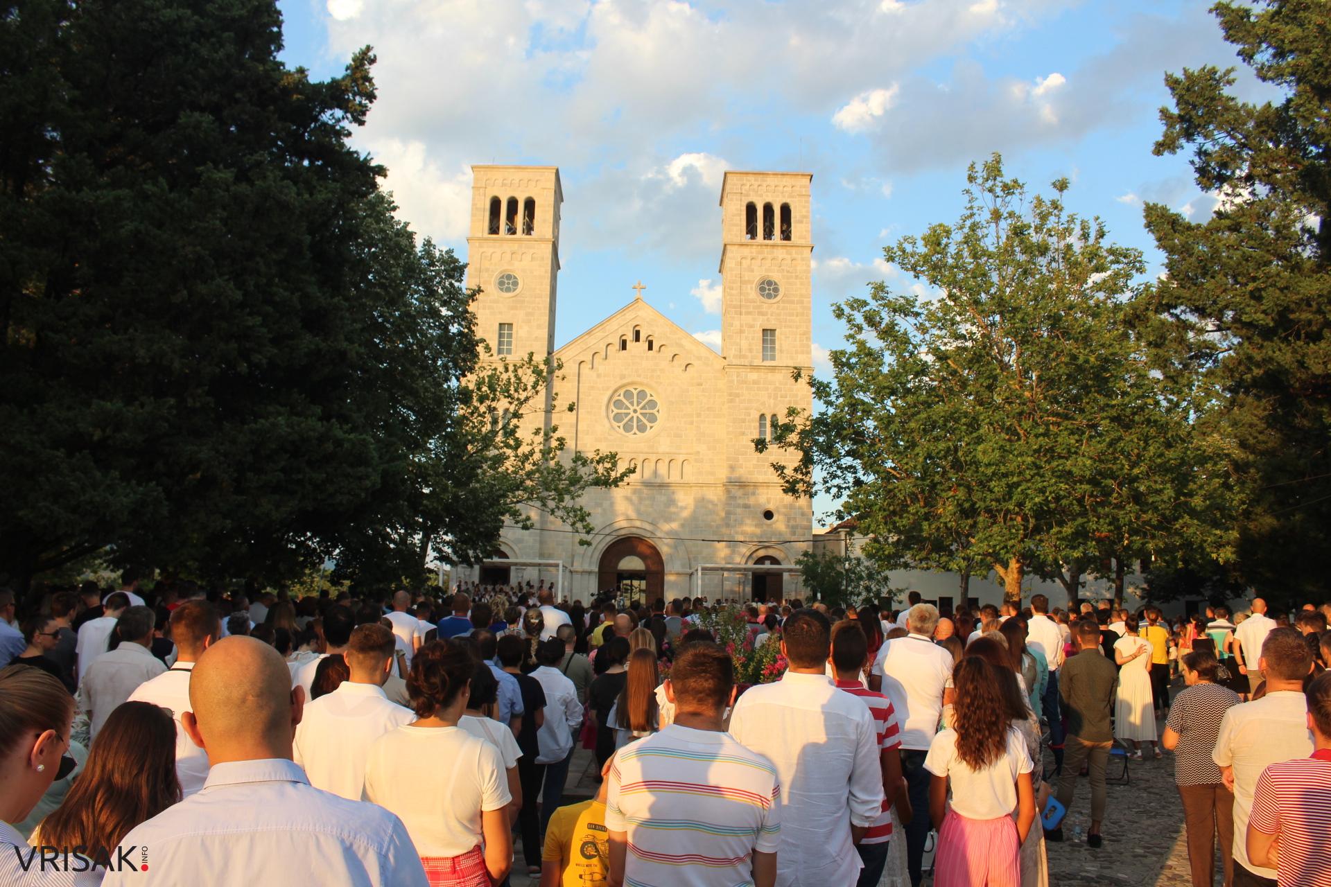 Široki Brijeg: Mnoštvo vjernika na uočnici Velikoj Gospi