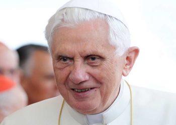 Bivši papa Benedikt XVI ozbiljno se razbolio