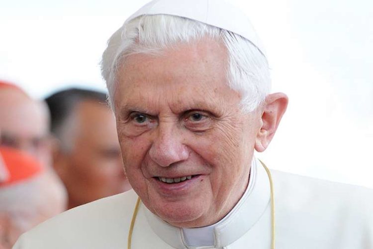 Bivši papa Benedikt XVI ozbiljno se razbolio