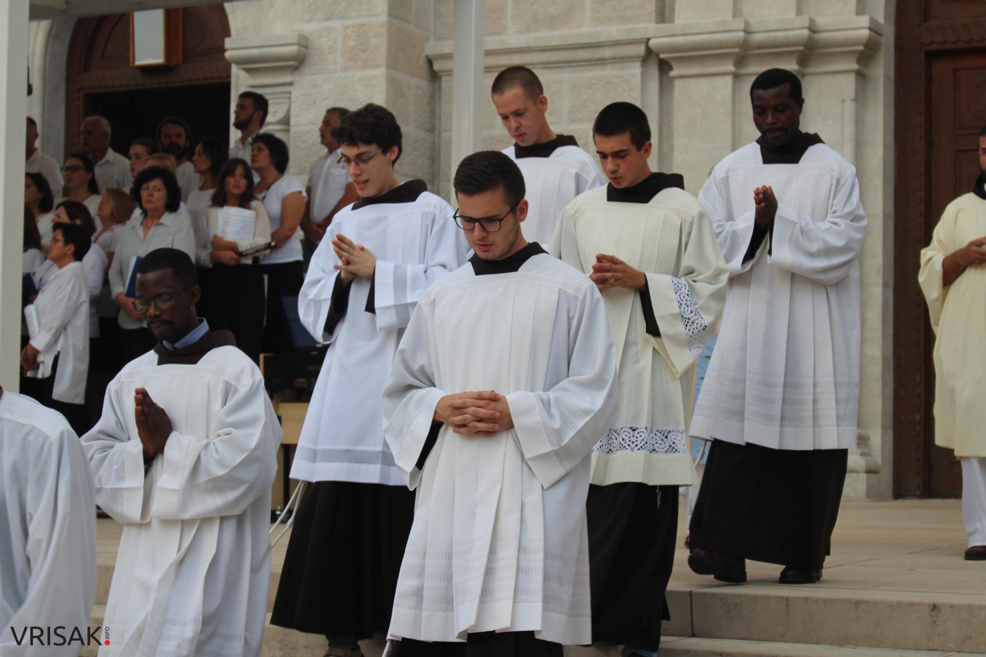 Široki Brijeg: Mnoštvo vjernika na uočnici Velikoj Gospi