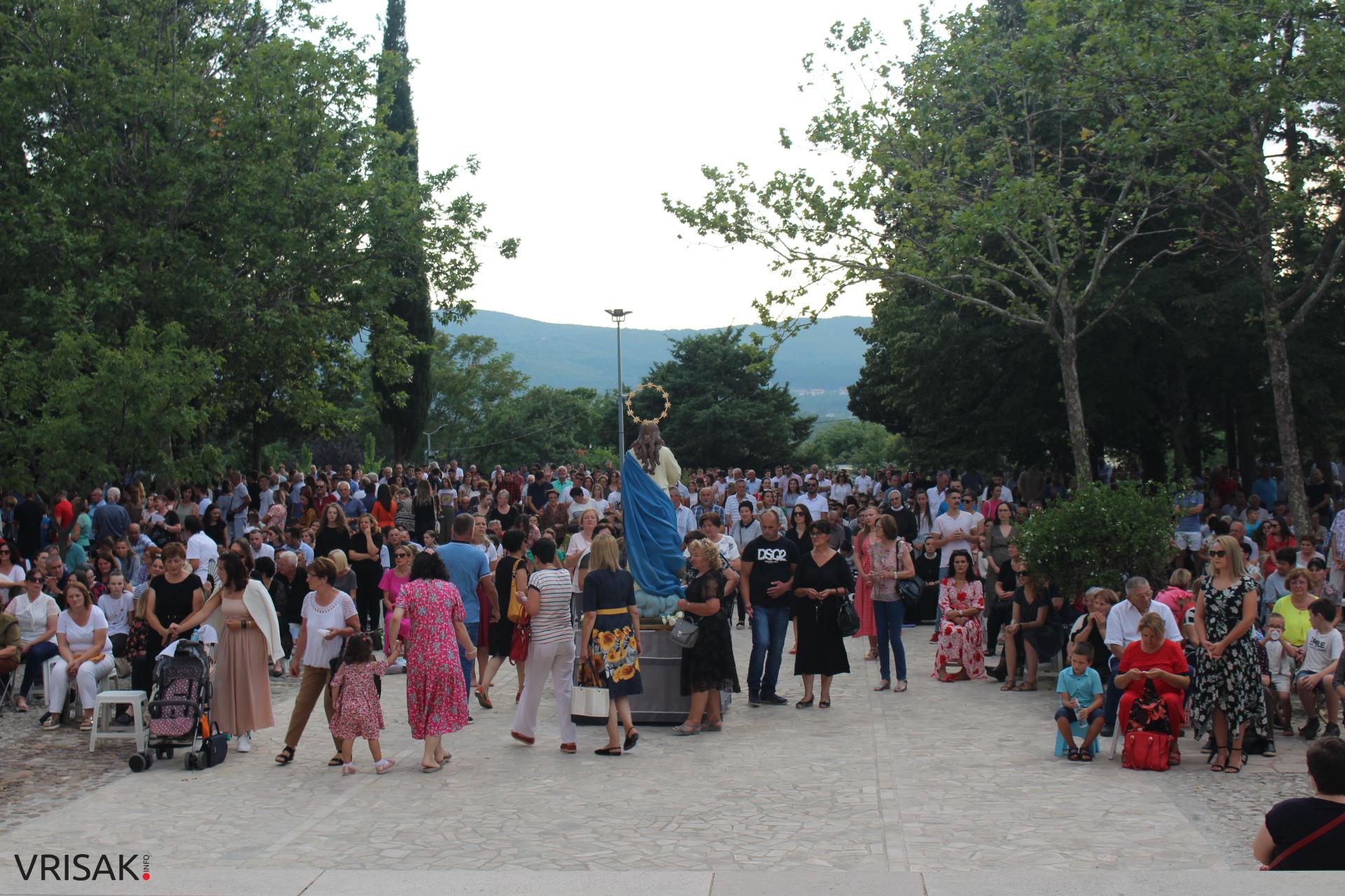 Široki Brijeg: Mnoštvo vjernika na uočnici Velikoj Gospi