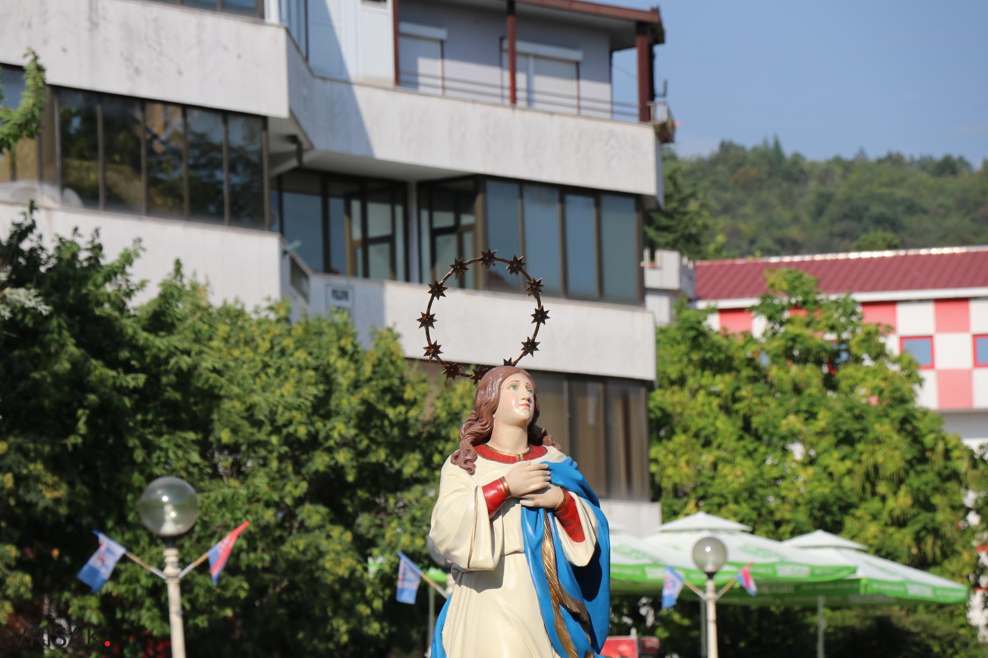 FOTO/Procesija ulicama Širokog Brijega uoči blagdana Velike Gospe