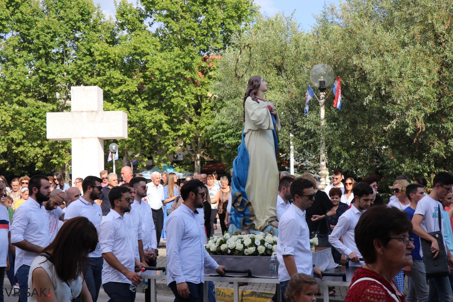 FOTO/Procesija ulicama Širokog Brijega uoči blagdana Velike Gospe