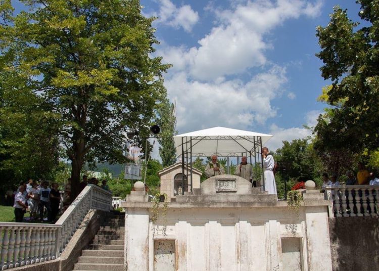 Služena sveta misa na Orovniku