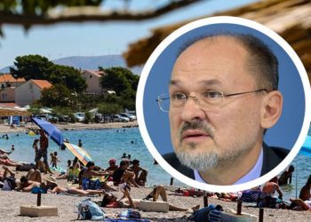 Glasnogovornik slovenske vlade Jelko Kacin tvrdi da Hrvatska postaje ozbiljna prijetnja državama EU-a